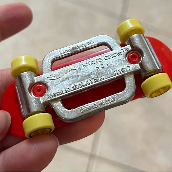 LOOSE Mattel HOT WHEELS Die Cast Cars Lot of 6 Cars - Picture 14 of 14